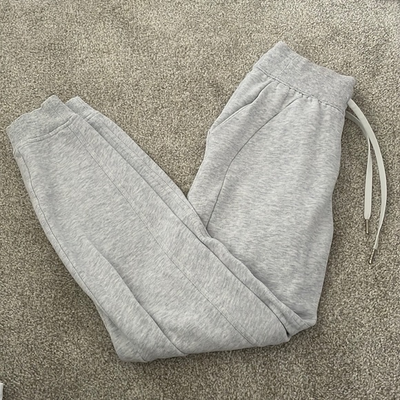 Lululemon Scuba jogger - Picture 2 of 3